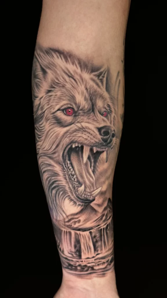 volttattoo-tatuaje-brazo-lobo