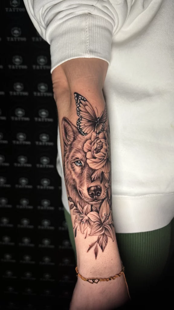volttattoo-tatuaje-lobo-brazo