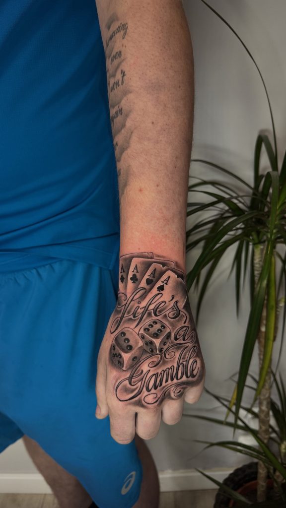voltgallerytattoo-tatuajemanosalou